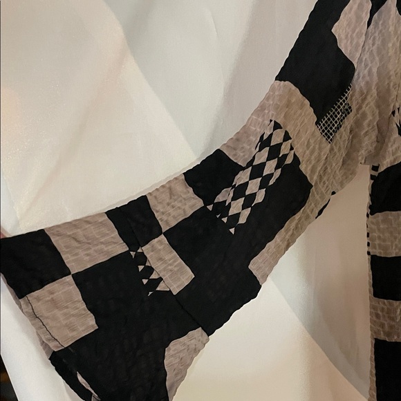 Pretty Woman Geometric Print Button-Front Top in Black and Tan - Picture 4 of 7